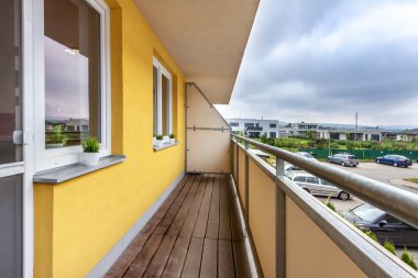 Modern bir dairede fotoğraf çekimi..