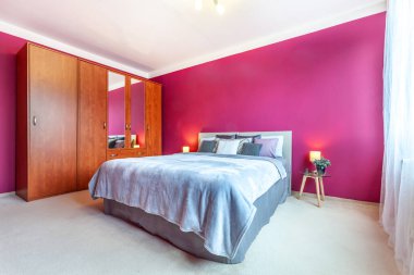 Modern bir dairede fotoğraf çekimi..