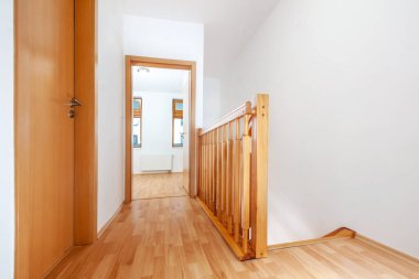 Modern bir dairede fotoğraf çekimi..