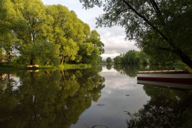 Güzel yaz pitoresk Nehri