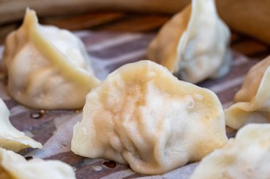 Çin usulü buğulanmış hamur köftelerini yakın.