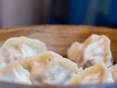 Çin usulü buğulanmış hamur köftelerini yakın.