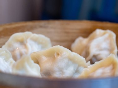 Çin usulü buğulanmış hamur köftelerini yakın.