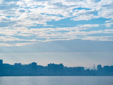 Taipei Şehri Sonbaharda sisli bir sabahta