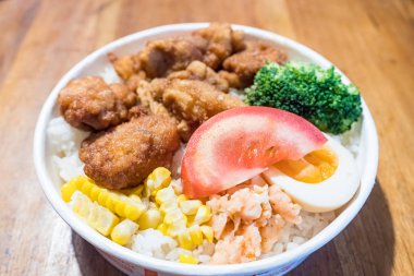 Japon kızarmış tavuk beslenme çantası.