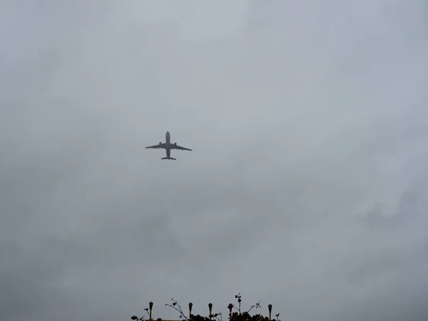 Passenger Jet Silhouette Cloudy Sky — Stock Photo, Image