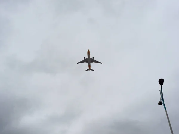 Passenger Jet Silhouette Cloudy Sky — Stock Photo, Image