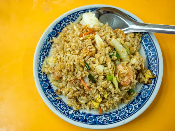 Nourriture Asiatique Riz Frit Aux Crevettes Avec Légumes Sur Fond — Photo