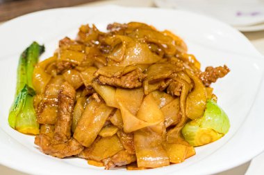 Tabakta kızartılmış sığır eti.