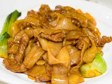 Tabakta kızartılmış sığır eti.