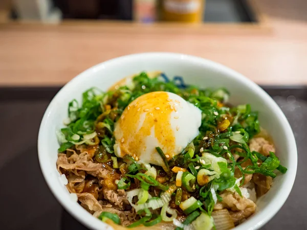 Comida Japonesa Carne Gyudon Sobre Arroz Con Yema Huevo Cruda —  Fotos de Stock