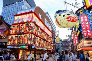 Japonya, Osaka 'daki Shinsekai Market Caddesi..