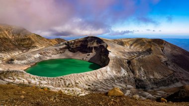 Okama krater gölü cephesi Miyagi, Japonya