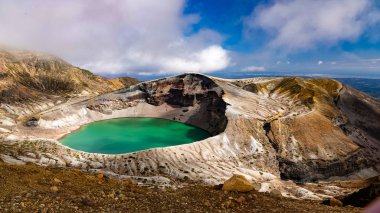 Okama krater gölü cephesi Miyagi, Japonya