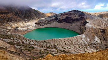 Okama krater gölü cephesi Miyagi, Japonya