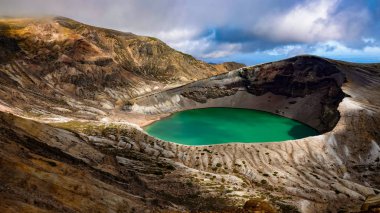 Okama krater gölü cephesi Miyagi, Japonya