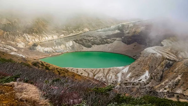 宮城県の岡山火口湖のファサード — ストック写真