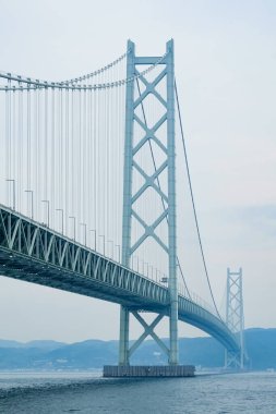 Kobe, Japonya 'daki Akashi-Kaikyo Köprüsü.