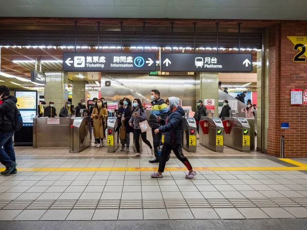 Passeggeri Che Indossano Maschere Nel Sistema Trasporto Massa Taipei Taiwan — Foto Stock