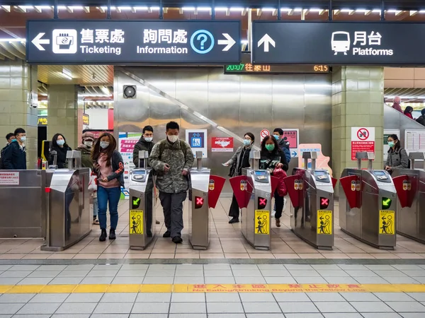 Пасажири Масках Системі Громадського Транспорту Тайбеї Тайвань — стокове фото