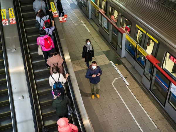 Passagiere Mit Masken Nahverkehrssystem Taipeh Taiwan — Stockfoto