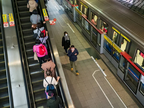 Passagiere Mit Masken Nahverkehrssystem Taipeh Taiwan — Stockfoto