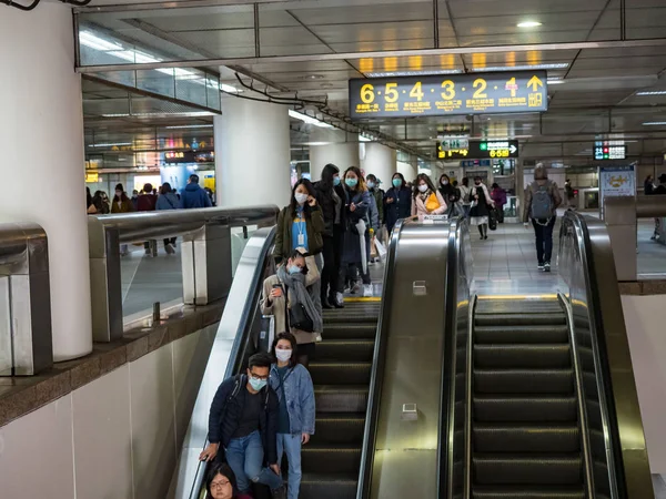 Cestující Maskách Systému Hromadné Dopravy Taipei Tchaj Wan — Stock fotografie