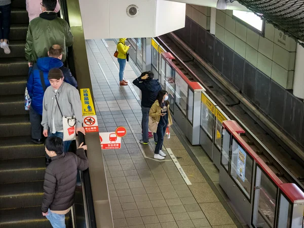 Passagiers Met Maskers Het Massale Transitsysteem Taipei Taiwan — Stockfoto