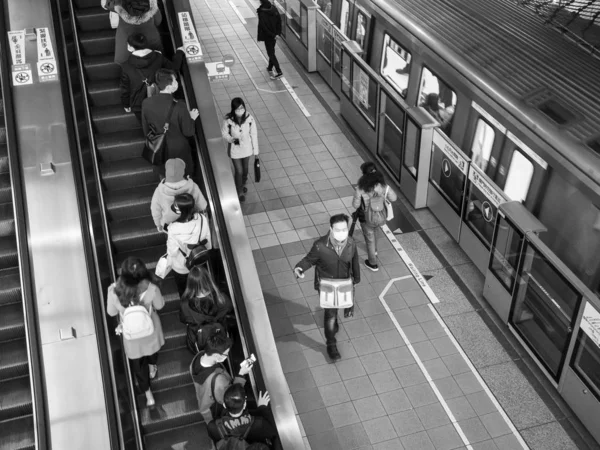 Passageiros Usando Máscaras Sistema Trânsito Massa Taipei Taiwan Pessoas Usam — Fotografia de Stock