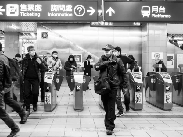Passageiros Usando Máscaras Sistema Trânsito Massa Taipei Taiwan Pessoas Usam — Fotografia de Stock