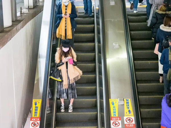 Pasajeros Con Máscaras Sistema Transporte Masivo Taipei Taiwán Gente Usa — Foto de Stock