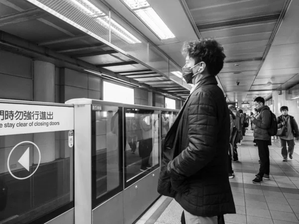 Passagiers Met Maskers Het Massale Transitsysteem Taipei Taiwan Mensen Dragen — Stockfoto