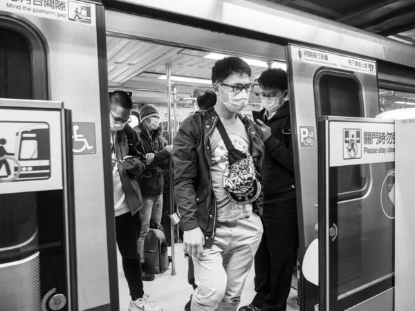 Passagiers Met Maskers Het Massale Transitsysteem Taipei Taiwan Mensen Dragen — Stockfoto