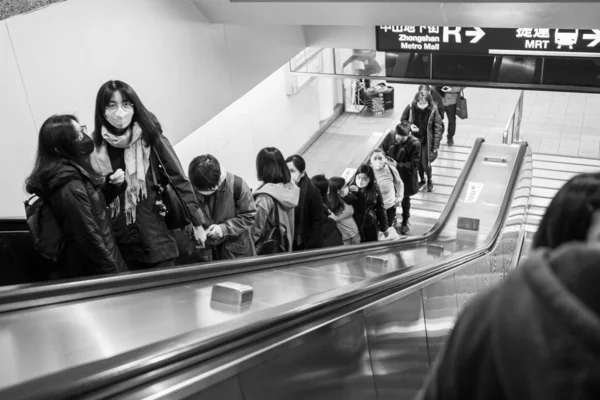 Pasajeros Con Máscara Facial Sistema Transporte Masivo Taipei Taiwán — Foto de Stock