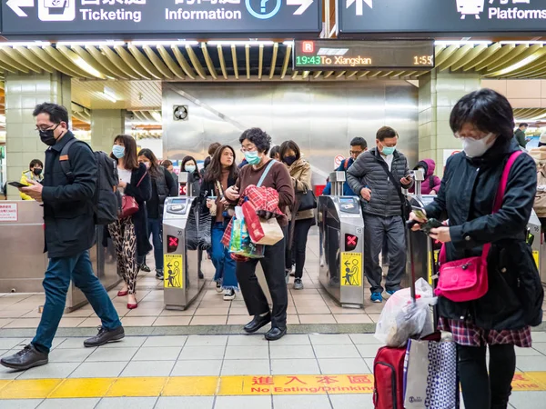 Пасажири Які Носять Маску Обличчя Системі Громадського Транспорту Тайбеї Тайвань — стокове фото