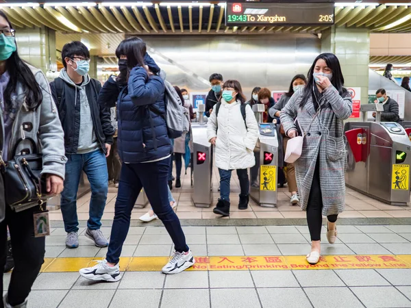 Passagiers Met Gezichtsmasker Massaal Transitsysteem Taipei Taiwan — Stockfoto