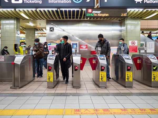 Passagiere Mit Gesichtsmaske Nahverkehrssystem Taipeh Taiwan — Stockfoto