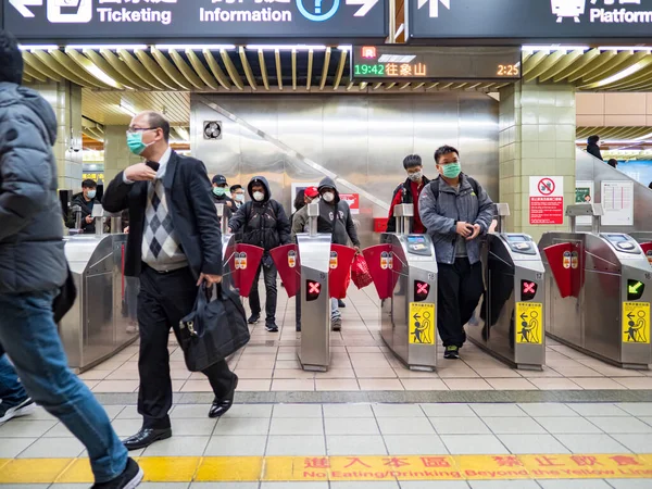 Passeggeri Che Indossano Maschera Facciale Nel Sistema Trasporto Massa Taipei — Foto Stock