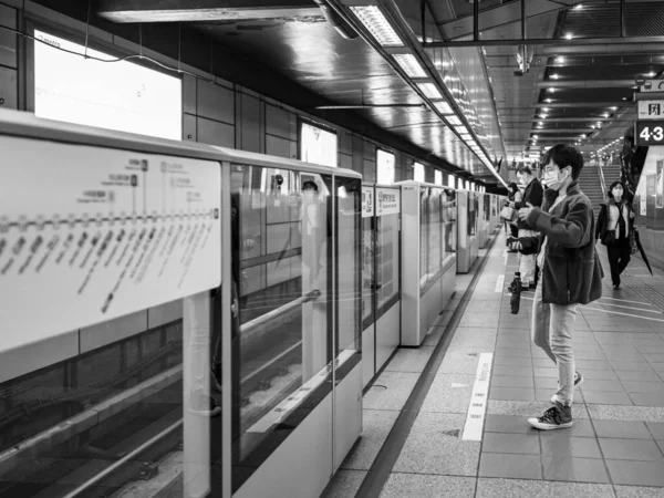 Passagers Portant Masque Facial Dans Système Transport Commun Taipei Taiwan — Photo