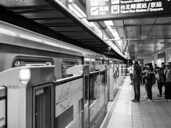 Passagers Portant Masque Facial Dans Système Transport Commun Taipei Taiwan — Photo