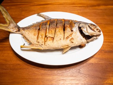 Derin kızarmış balık plaka