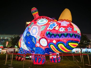 Taipei, Tayvan 'da Yuanquao Festivali olarak bilinen Fener Festivali' ni kutlayan Çin fenerlerini yakın..
