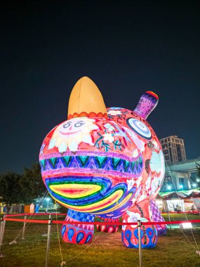 Taipei, Tayvan 'da Yuanquao Festivali olarak bilinen Fener Festivali' ni kutlayan Çin fenerlerini yakın..