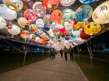 Taipei, Tayvan 'da Yuanquao Festivali olarak bilinen Fener Festivali' ni kutlayan Çin fenerlerini yakın..
