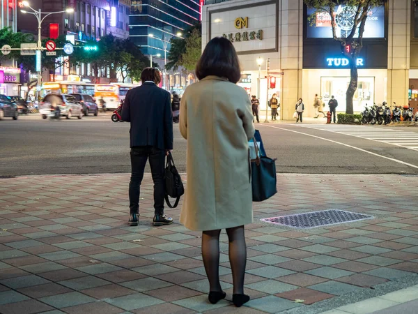 Taipei, Tayvan 'da yürüyen insanlar