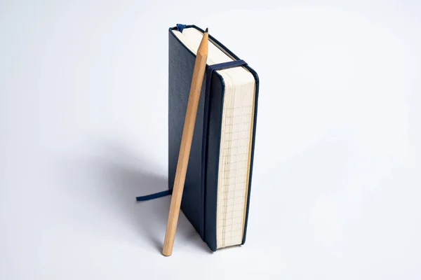 Fekete Notebook Ceruza Fehér Háttér — Stock Fotó