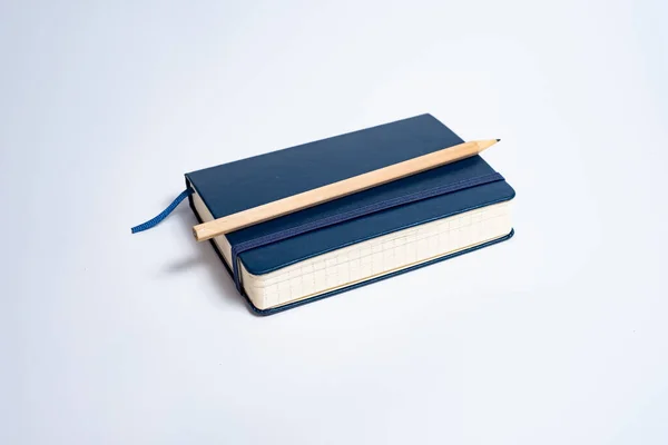 Notebook Nero Matita Sfondo Bianco — Foto Stock