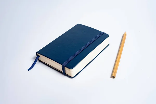Fekete Notebook Ceruza Fehér Háttér — Stock Fotó