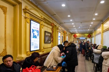 Harbin, Çin 'de sokaktaki insanlar.