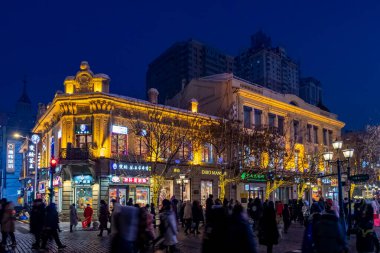 Harbin, Çin 'deki sokaktaki insanlar. Kuzeydoğu Çin 'de şehir nüfusunun ve metropoliten nüfusun yaşadığı en büyük ikinci şehirdir..